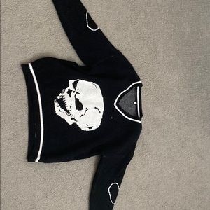 Black skull sweater